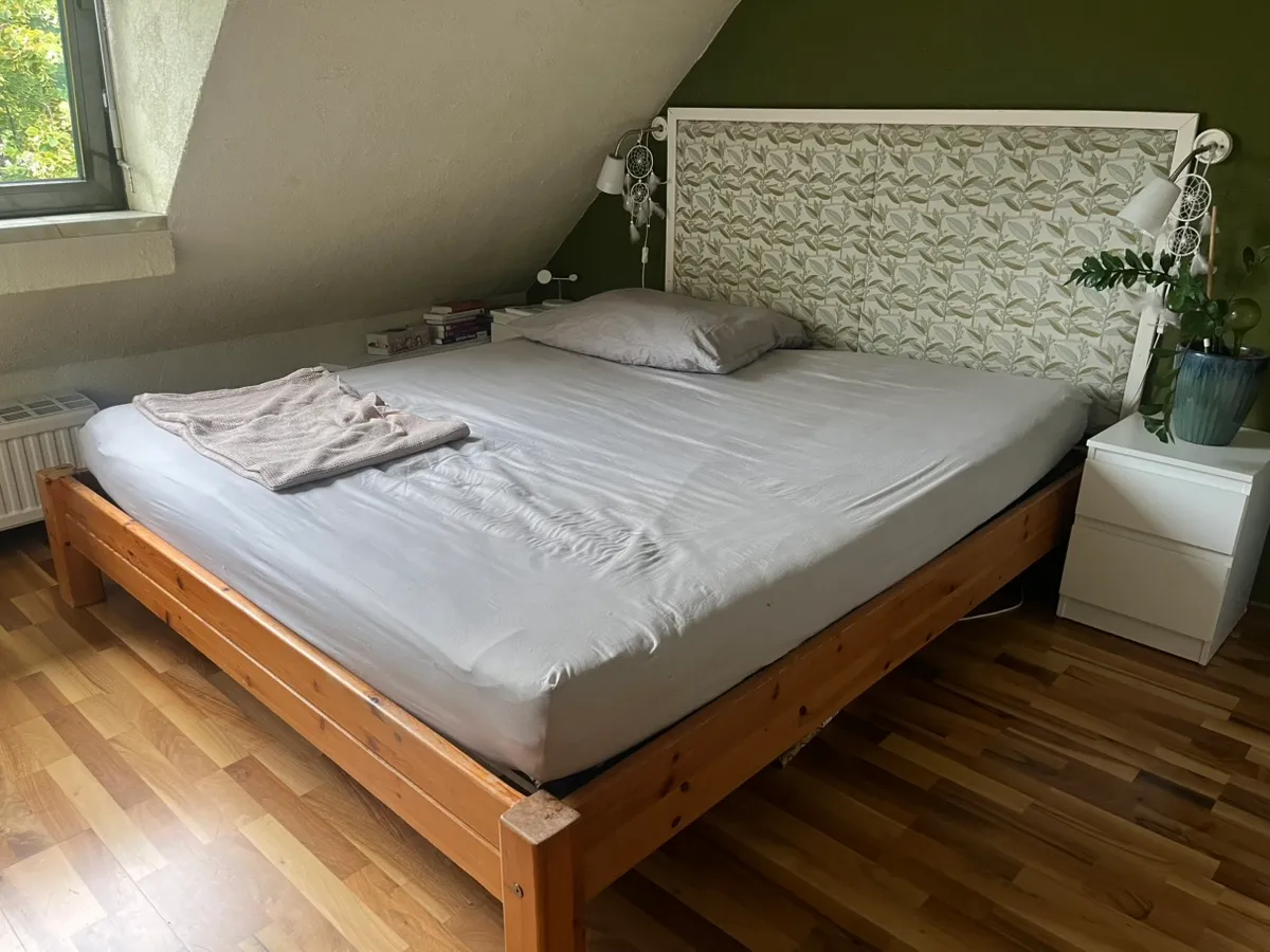 Bett 180x200 mit Lattenrost und Kopfteil, € 0,- (1100 Wien)