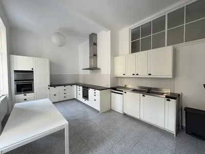 7-Zimmer-Wohnung mieten in Wien – 323 m², € 4.569 – Bild 8 von 13