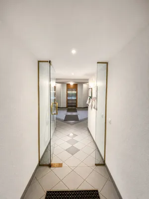 Helle, teilsanierte Wohnung mit Loggia (Preis inkl. BK+ HK) – Bild 3
