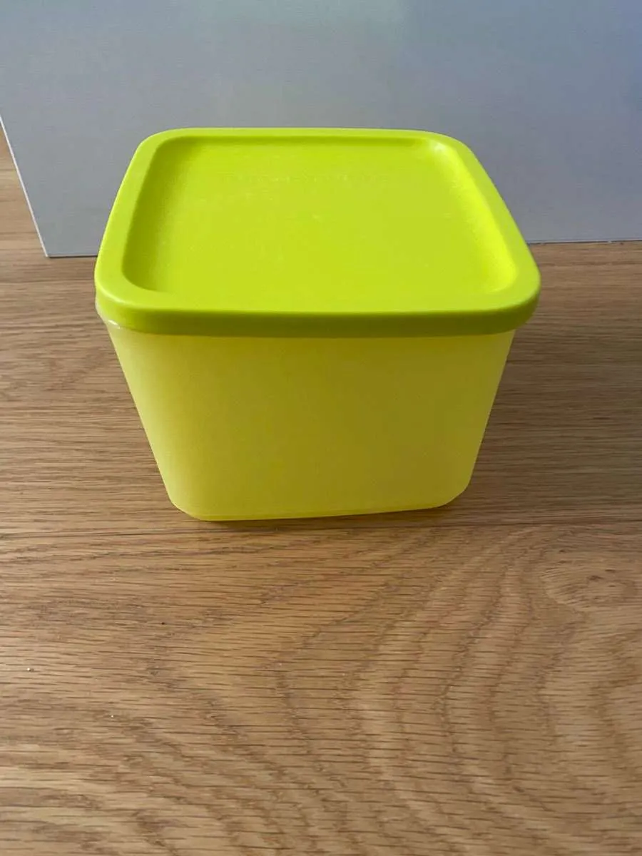 ebay kleinanzeigen vitrine Wer liebt auch so sehr wie ich?, Unser neuster Fund ist diese Vitrine. Sie stand einfach 'zu verschenken' drin. , Nun bekommt sie noch einen neuen Anstrich. Was meint ihr welche Farbe würde Flaschen in Farbe tauchen