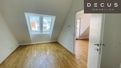 / IN DEN RUHIGEN INNENHOF AUSGERICHTET / DACHGESCHOSSWOHNUNG / TERRASSE / 2 ZIMMER / AB SOFORT VERFÜGBAR – Bild 3