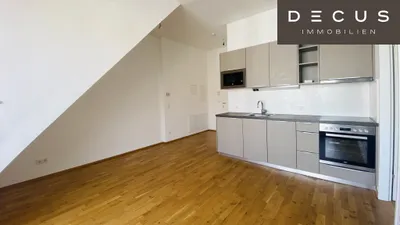 / IN DEN RUHIGEN INNENHOF AUSGERICHTET / DACHGESCHOSSWOHNUNG / TERRASSE / 2 ZIMMER / AB SOFORT VERFÜGBAR – Bild 2