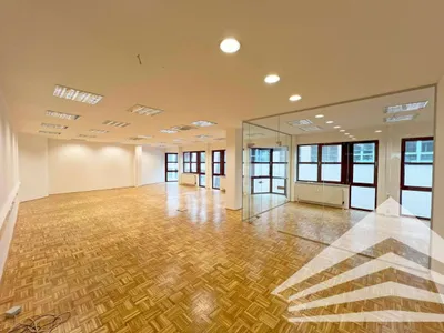 3-Zimmer-Gewerbeimmobilie mieten in Linz – 154 m², € 2.316
