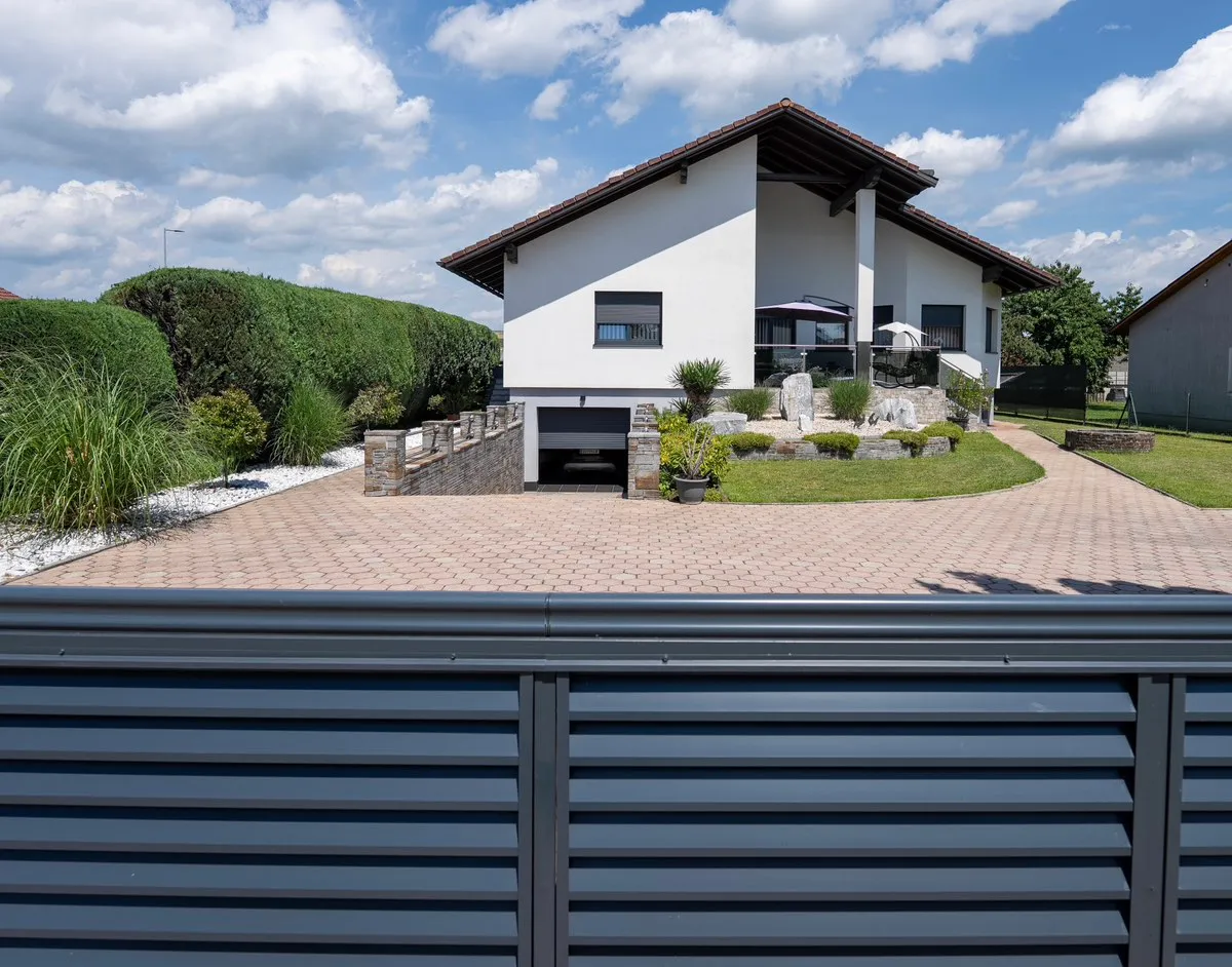 Zeitloser Bungalow in Feldkirchen bei Graz - mit repräsentativer Einfahrt - Ansicht 3