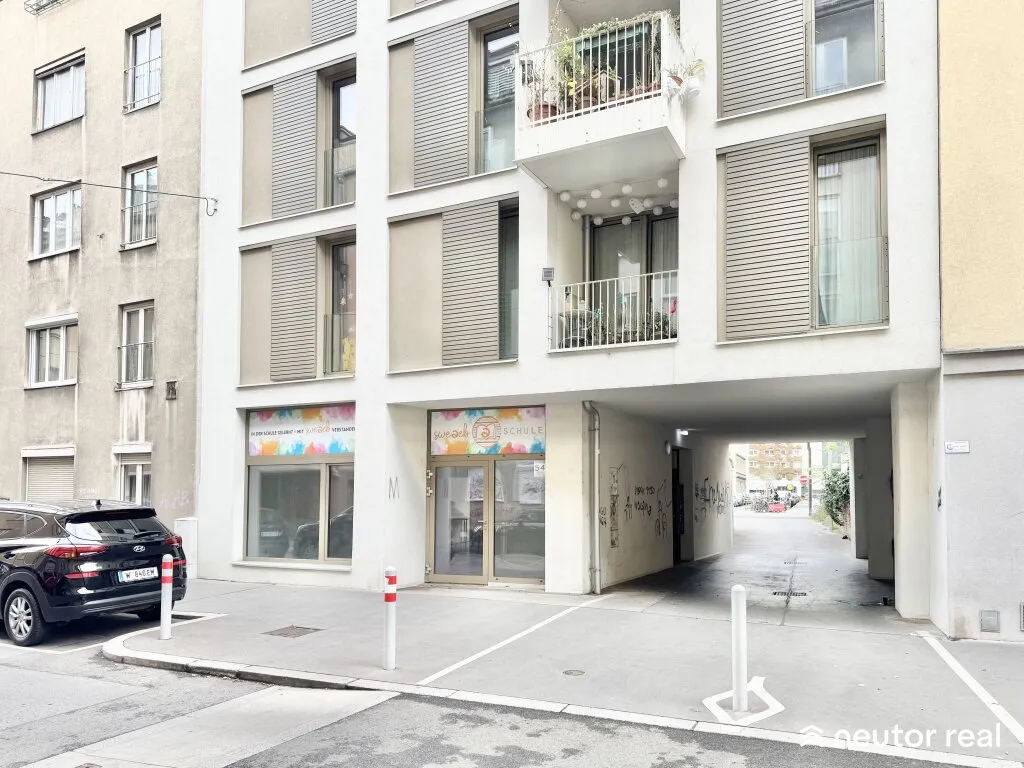 ANLEGER AUFGEPASST | MODERNES GESCHÄFTSLOKAL MIT TERRASSE | 4,6 % RENDITE - Widok 2