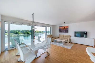 TRAUMRESIDENZ AM WASSER MIT PRIVATSTRAND IN ABSOLUTER RUHELAGE – Bild 3