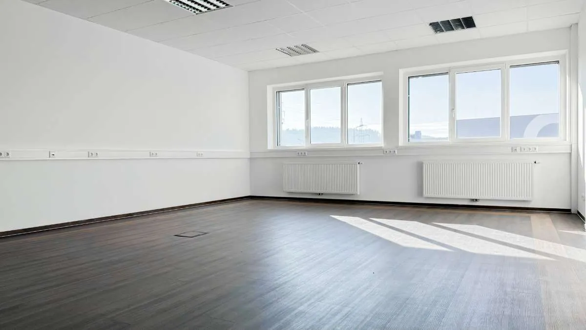 Großzügige Büro- oder Schulungsfläche mit Entwicklungspotenzial - Ansicht 3
