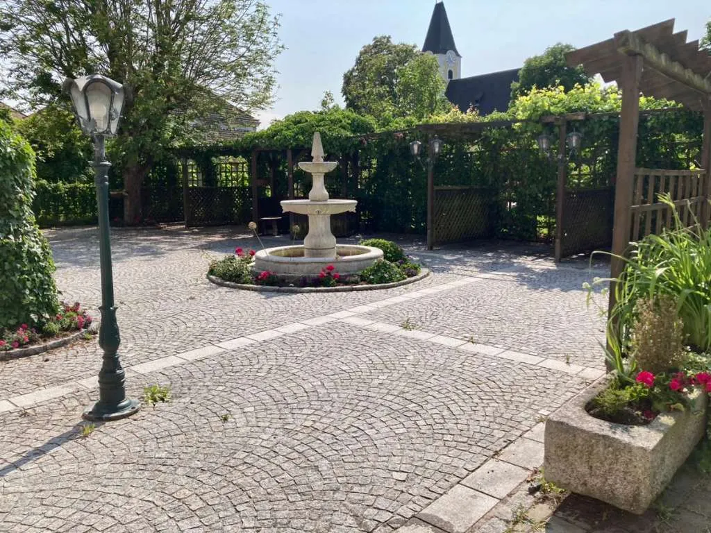 Gasthaus "Kirchenwirt" mit Wohnung und Personalzimmer - Ansicht 2