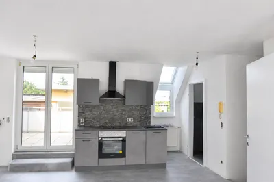 *NEU saniert* - 2 Zimmer Dachgeschoss Maisonette inkl. Balkon & Schwimmteich – Bild 3