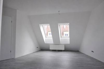*NEU saniert* - 2 Zimmer Dachgeschoss Maisonette inkl. Balkon & Schwimmteich