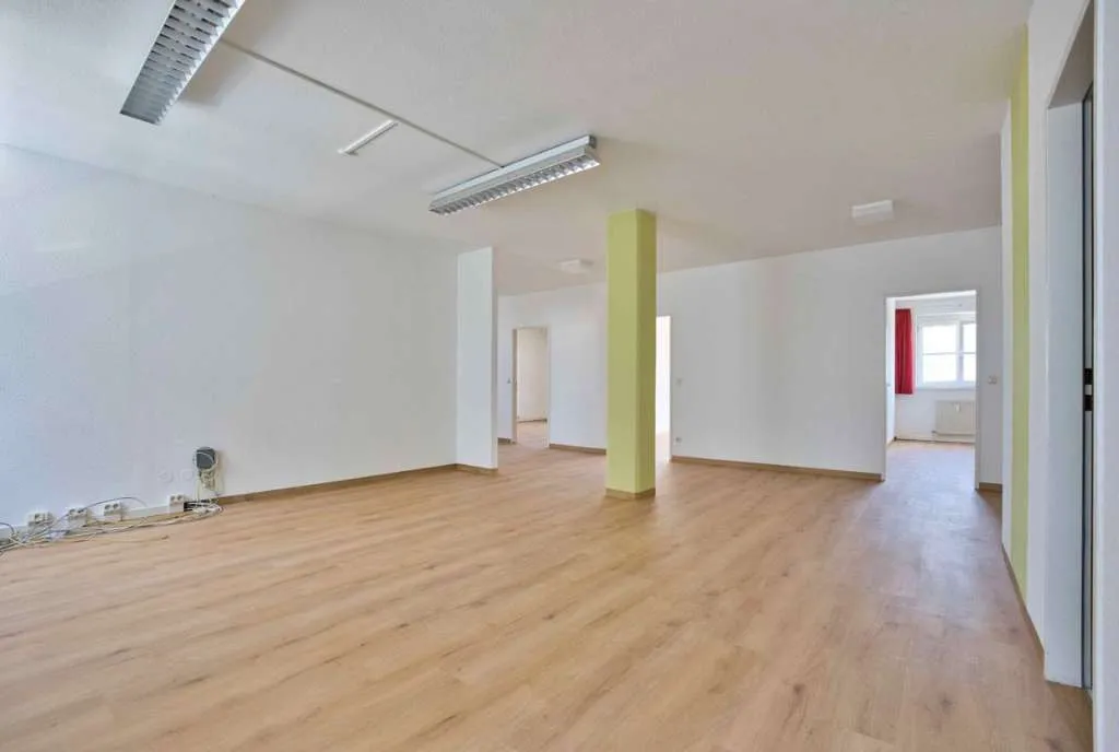 Attraktive Bürofläche am Stadtplatz Vöcklabruck! Teilbar!! - Ansicht 2