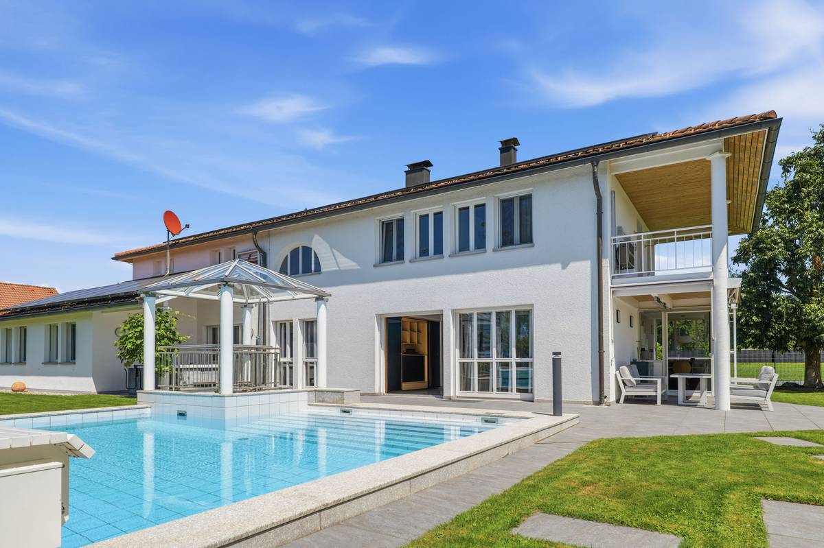 Exklusive Villa mit traumhafter Poollandschaft in absoluter Ruhelage, Lauterach