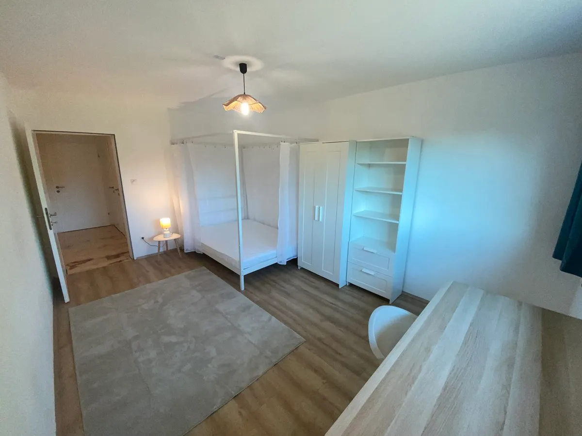 3 Student: innenzimmer frei