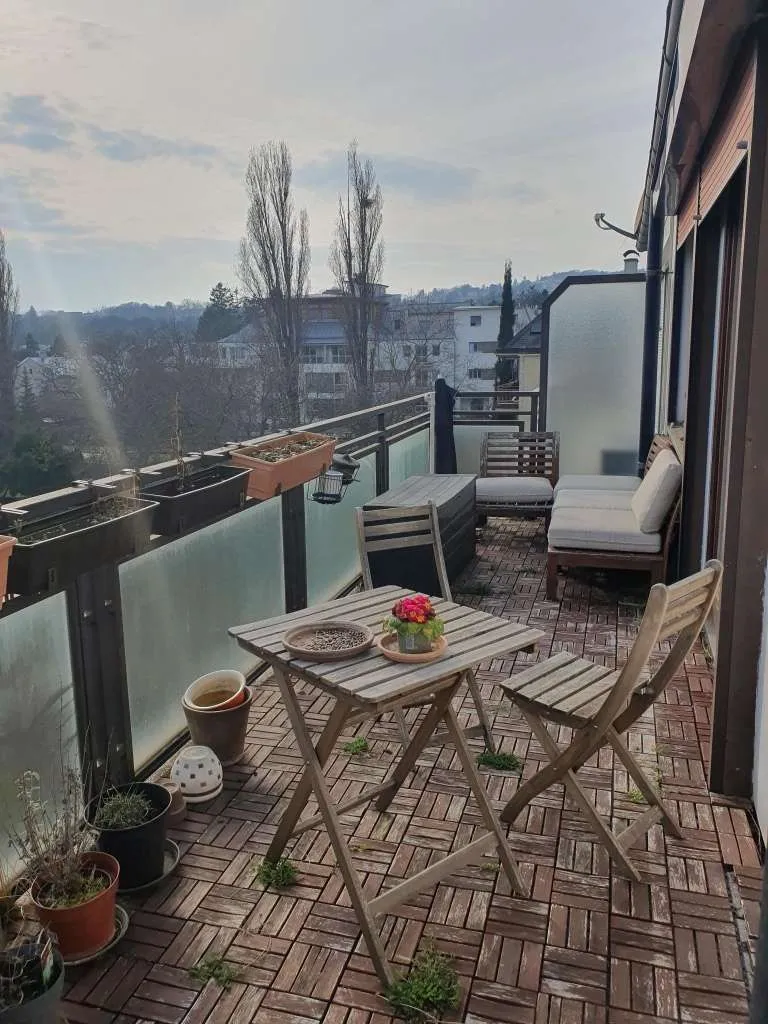 Helles 30 m² Zimmer mit eigenem Balkon in bunter Berufstätigen-WG mit Garten - Widok 3