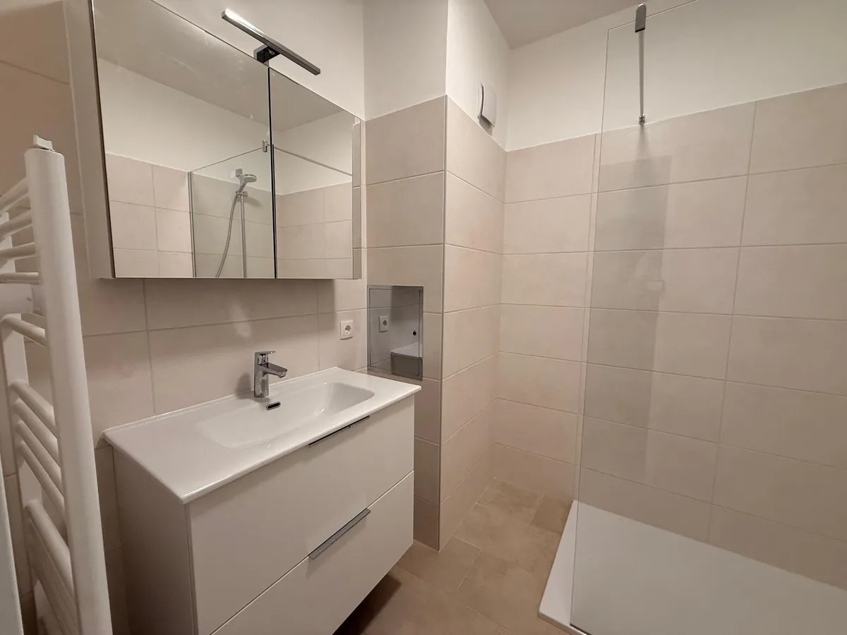 Erstbezug einer generalsanierten Wohnung mit Ausblick, Loggia & Parkplatz - Ansicht 3