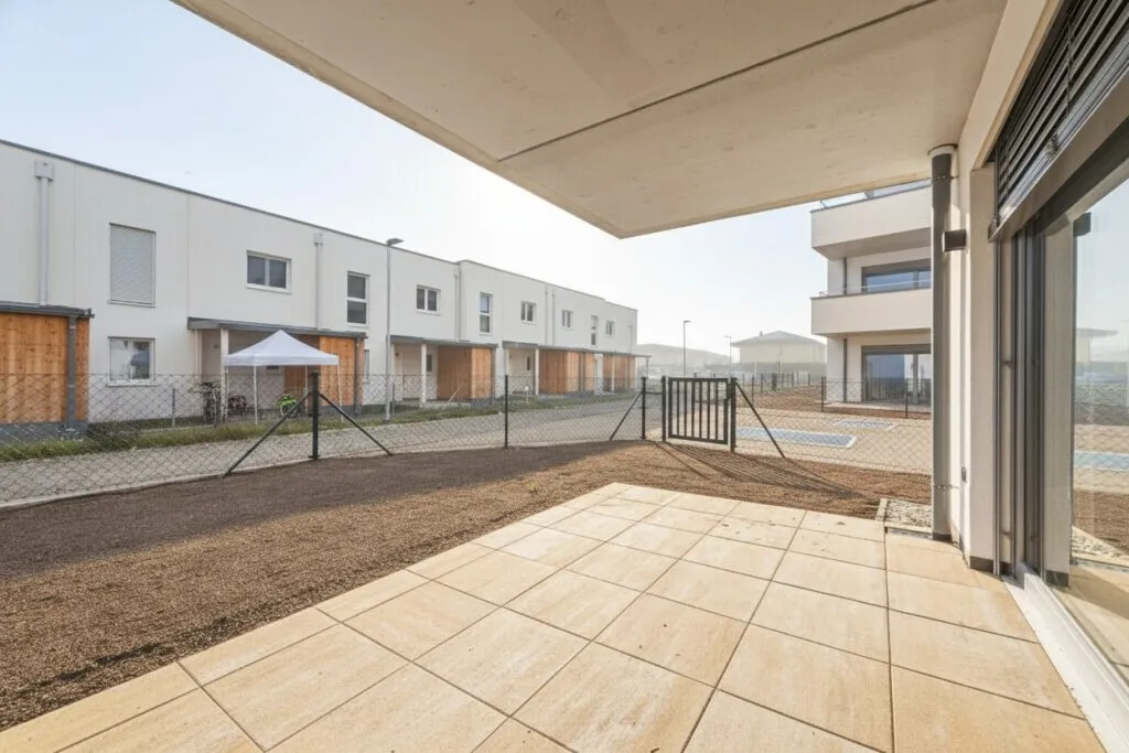 PROVISIONSFREI! Sofort vermietbare 3-Zimmer-Gartenwohnung | Lichtdurchflutet | Loggia, Terrasse & Garten | Schrank- und Abstellraum - Ansicht 3