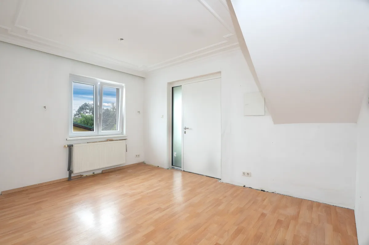 Zweifamilienhaus mit Entwicklungspotenzial in Wiener Neustadt - Ansicht 3