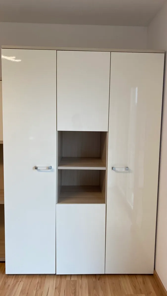 Kleiderschrank (210 cm hoch, 140 cm lang, 60 cm breit), € 120,- (5230 Mattighofen)