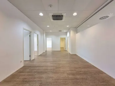 6-Zimmer-Gewerbeimmobilie mieten in Sankt Pölten – 263 m², € 2.995 – Bild 2 von 26