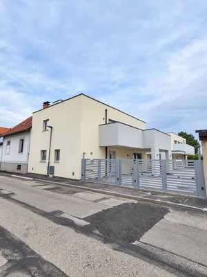 Haus kaufen in Wiener Neustadt – 136 m², € 490.000 – Bild 1 von 8