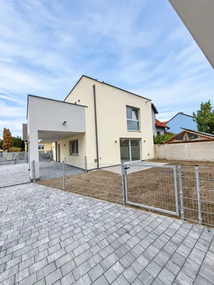Haus kaufen in Wiener Neustadt – 136 m², € 490.000 – Bild 2 von 8