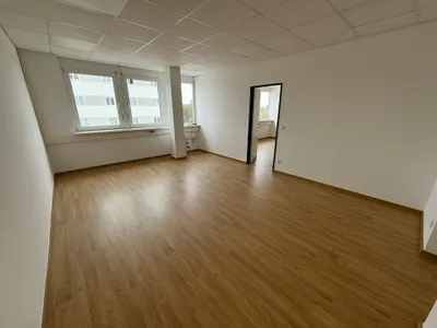 2-Zimmer-Gewerbeimmobilie mieten in Baden – 76 m², € 884 – Bild 3 von 6