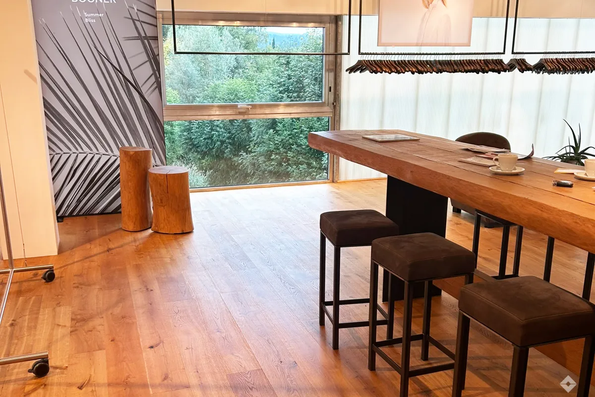 Stilvolle Gewerbefläche mit großzügigen Fensterflächen und Terrasse - Ansicht 3