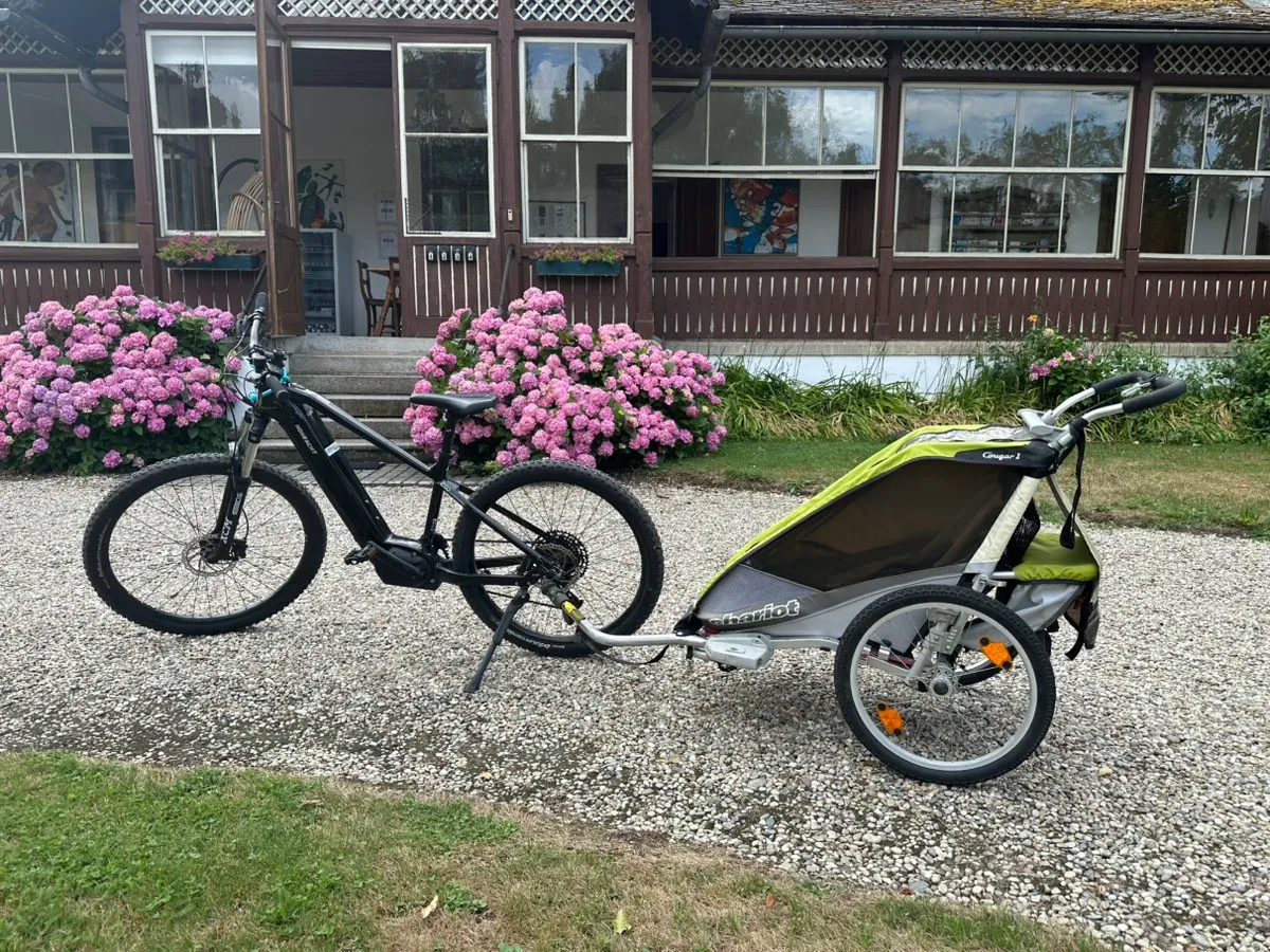 fahrradhelm video Asixxsix Smarter Fahrradhelm, Leichter mit Bluetooth, 1080P-Kamera und Blinker, Helme für Erwachsene, Jugendliche, Männer und Frauen, Shanren MAX 30 Smart Gazelle E-Bikes Farbe:Black Obsidian / Broun