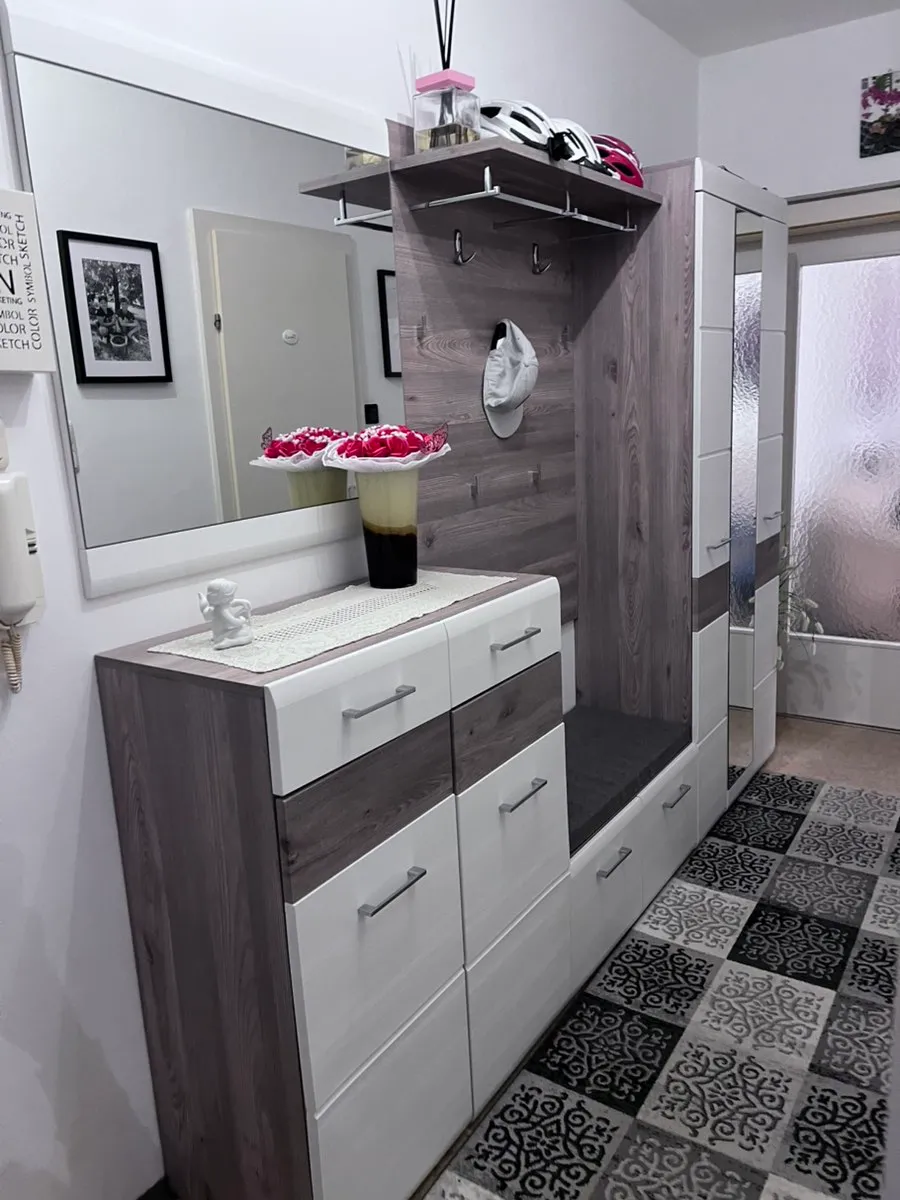 Moderne Garderobe / Flurmöbel Set - Weiß & Eiche Optik mit Spiegel, € 250,- (4030 Linz)