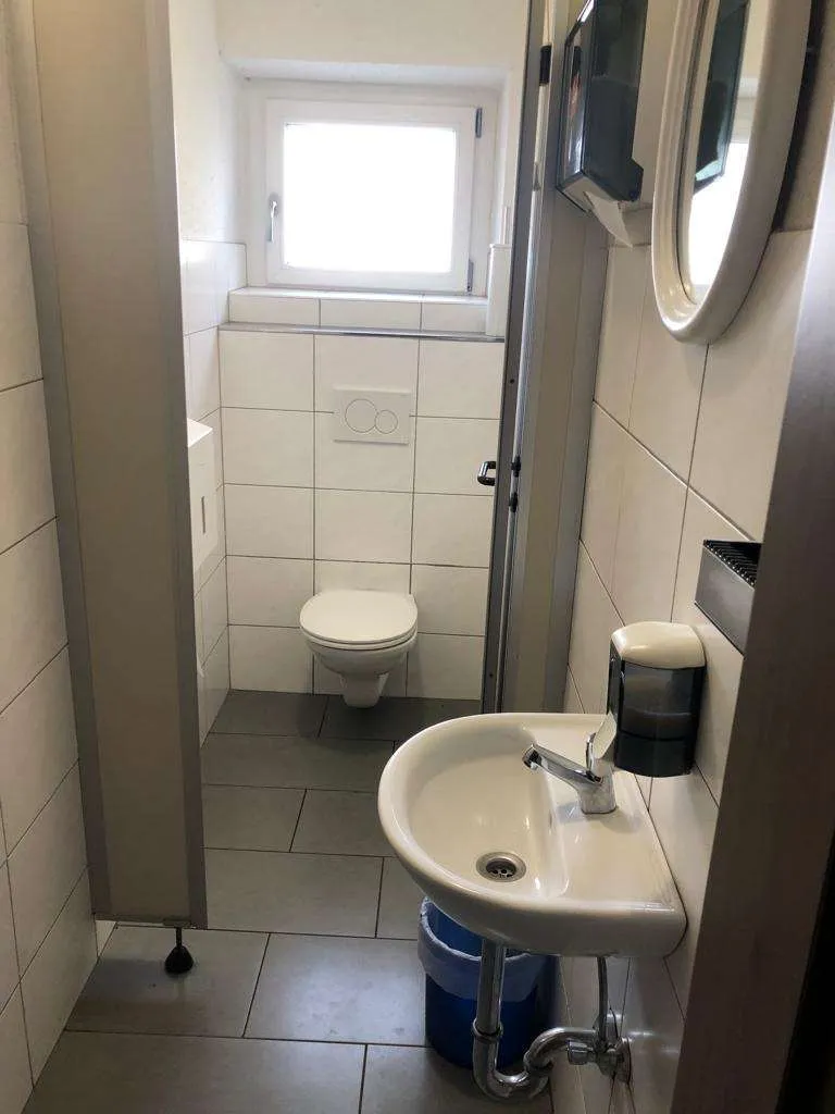 Geschäftslokal mit 5 Parkplätzen zu vermieten! - Поглед 3