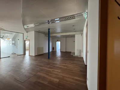 15-Zimmer-Gewerbeimmobilie mieten in Graz – 452 m², € 2.513 – Bild 8 von 9