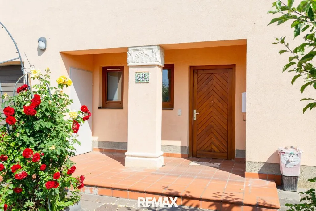 Großzügiges Haus mit pflegeleichtem Garten - Ansicht 2