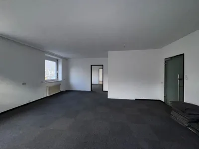3-Zimmer-Gewerbeimmobilie mieten in Lienz – 94 m², € 1.210 – Bild 2 von 12