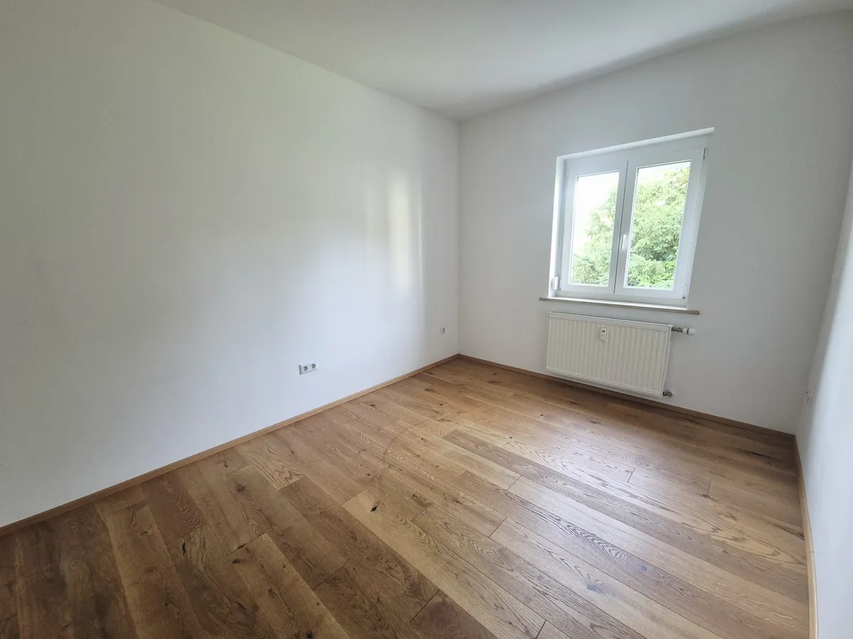 Großzügiges Zweifamilienhaus in absoluter Ruhelage nahe Schloss Eggenberg! - Ansicht 3