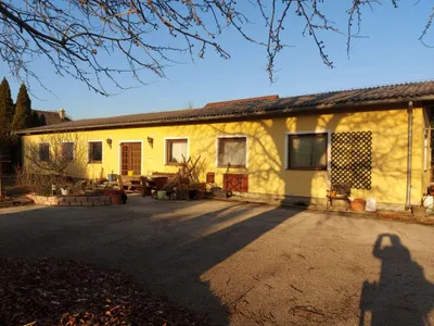 8-Zimmer-Haus mieten in Baden – 200 m², € 1.650