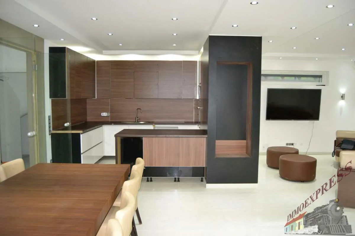 Sehr schönes und großes Einfamilienhaus! Eigener Pool, jedes Schlafzimmer mit begehbaren Kleiderschrank. Nur 40 Minuten von Wien - Ansicht 3