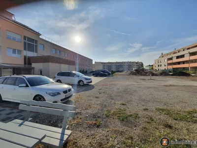 Grundstück kaufen in Wiener Neustadt – 2 300 m² – Bild 1 von 3