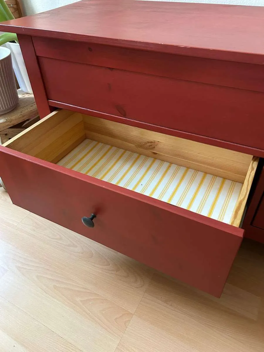IKEA HEMNES Kommode - Massivholz Rot, € 85,- (9020 Klagenfurt)