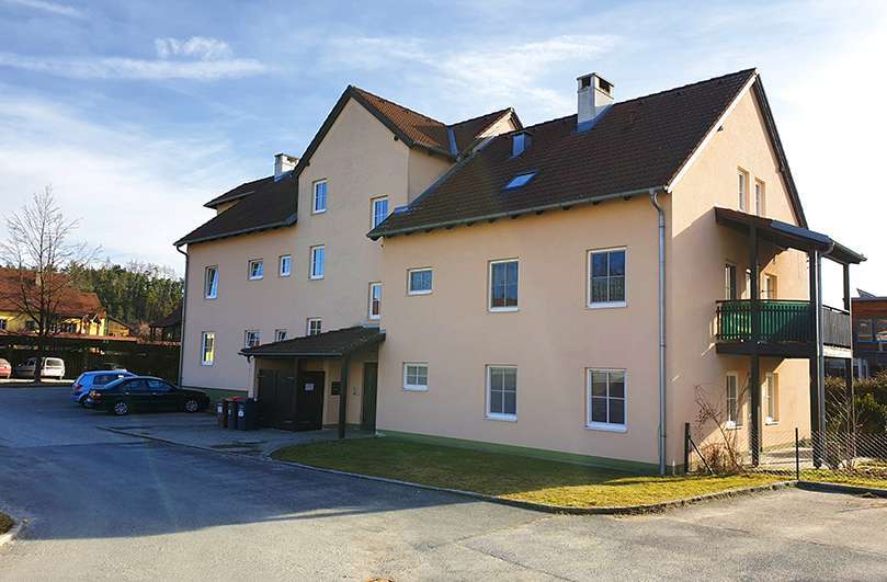 Bild 1 von 3 - Wohnhausanlage in Karlstein