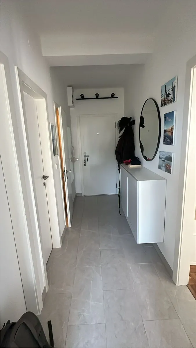Renovierte helle Single oder Pärchenwohnung neben U1 Neulaa - Ansicht 2