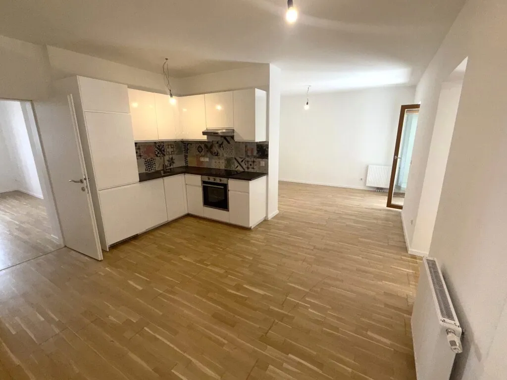 3 Zimmer Altbauwohnung + Terrasse (mit Blick in den Garten) mit ca. 8,50 m² im EG in der Storchengasse - nur ca. 3 - 4 Gehminuten zur U-Bahn U4 & U6 - Ansicht 2