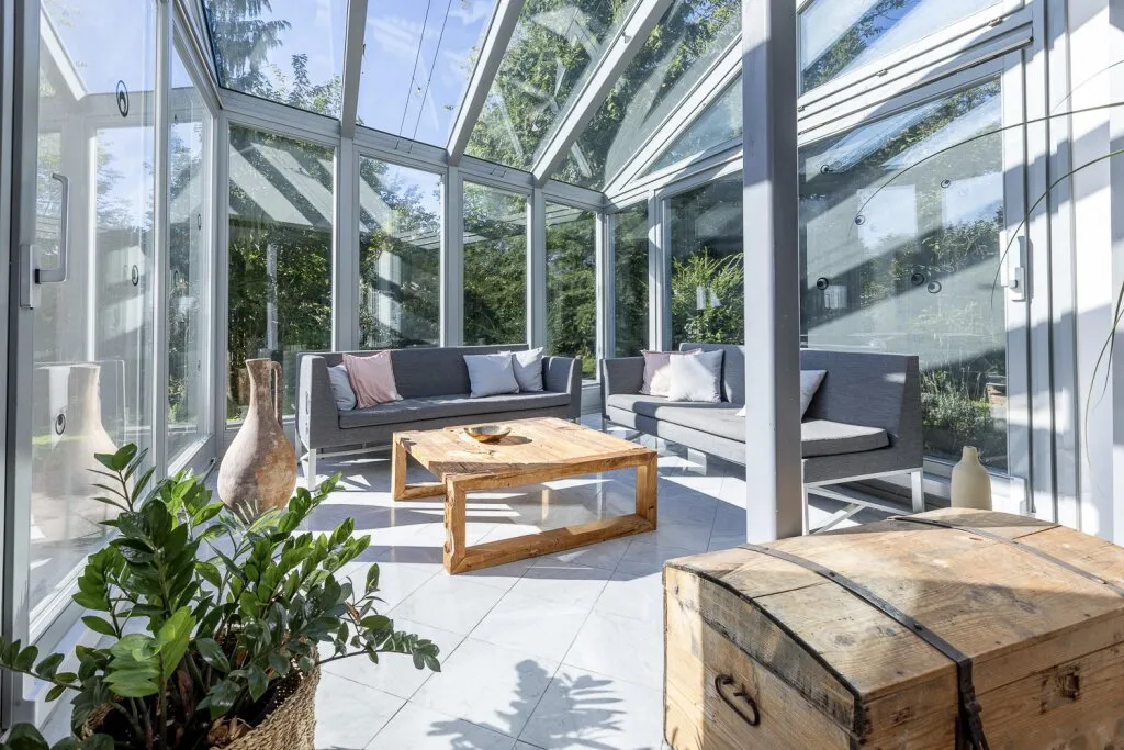 RESERVIERT - NEUER PREIS - PREMIUM Wohnen am Mondsee - Seenähe - Haus im Haus - 270 m² Wohnfläche, Wintergarten, Eigengarten und Garage - Ansicht 3