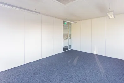 6-Zimmer-Gewerbeimmobilie mieten in Salzburg Stadt – 205 m², € 3.610 – Bild 8 von 11