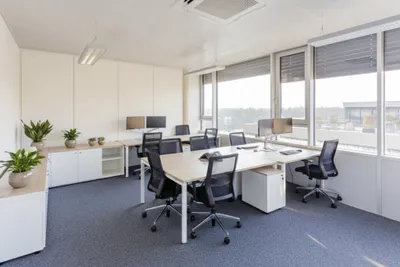 6-Zimmer-Gewerbeimmobilie mieten in Salzburg Stadt – 205 m², € 3.610 – Bild 3 von 11