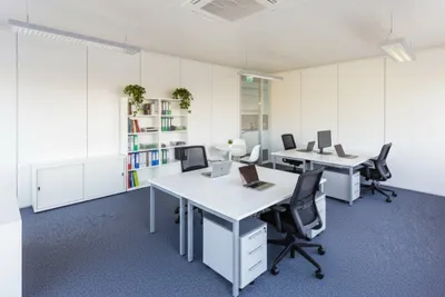 6-Zimmer-Gewerbeimmobilie mieten in Salzburg Stadt – 205 m², € 3.610 – Bild 2 von 11