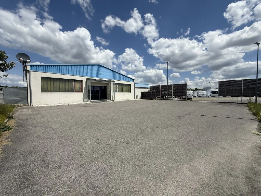Wöllersdorf - Nähe Süd-Autobahnab-Auffahrt-Frequenzlage! Topausgestattetes Gewerbeobjekt - 170m², 3 Zimmer, 14 Stellplätze - Ansicht 3