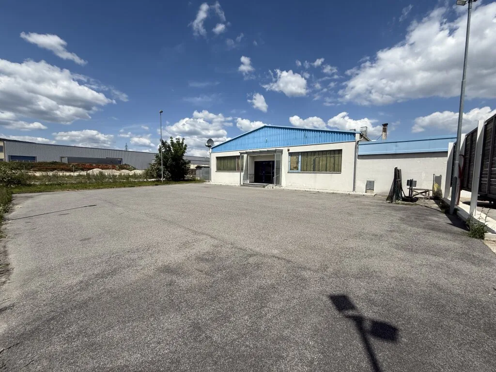 Wöllersdorf - Nähe Süd-Autobahnab-Auffahrt-Frequenzlage! Topausgestattetes Gewerbeobjekt - 170m², 3 Zimmer, 14 Stellplätze - Ansicht 2