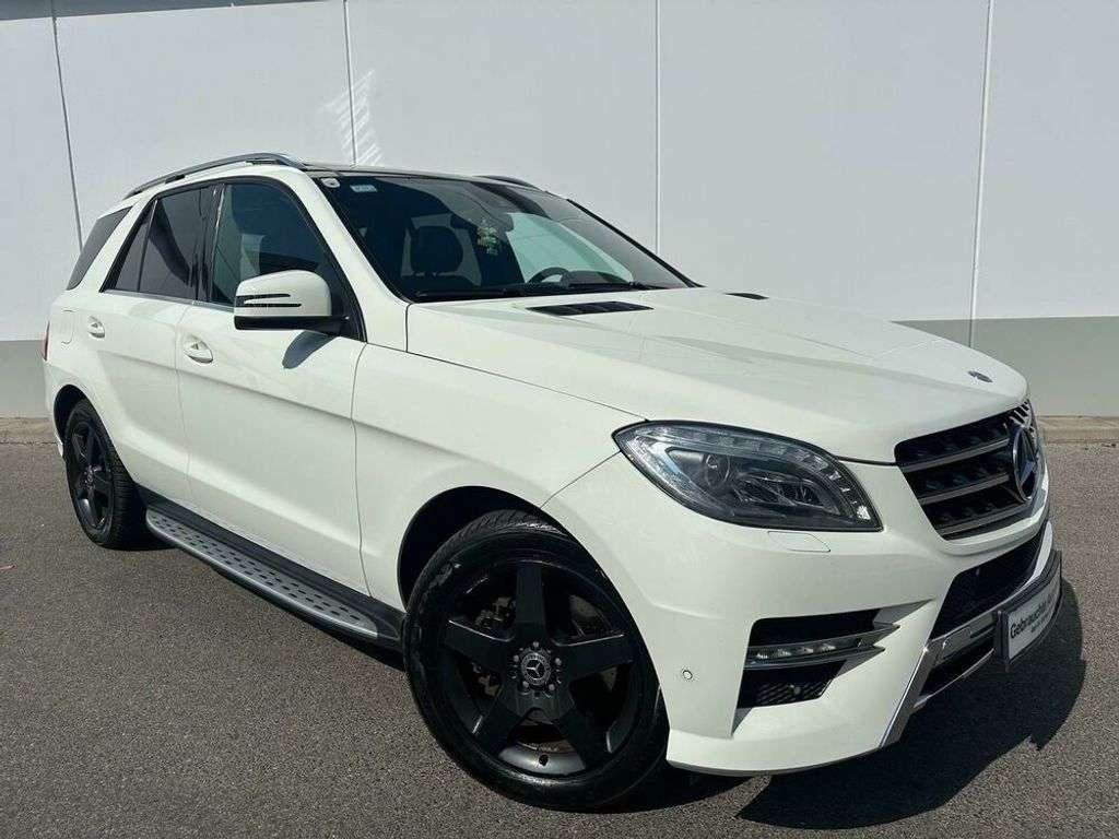 Mercedes-Benz M-Klasse ML 350 BlueTec AMG-PAKET SERVICEGEPFLEGT KREDIT SUV / Geländewagen