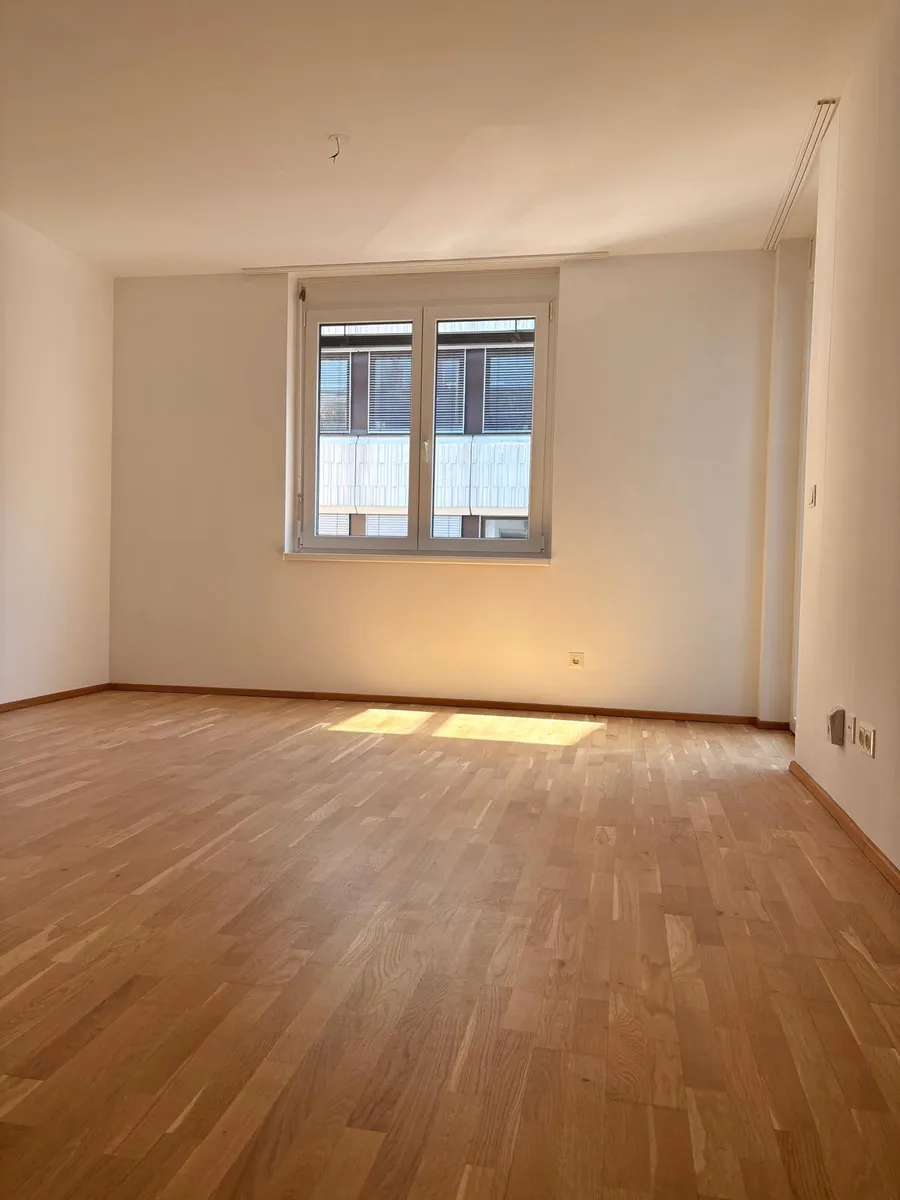 **CHARMANTE 2-ZIMMER-WOHNUNG MIT BALKON & TG-PLATZ - TOP Preis ** – pohled 2