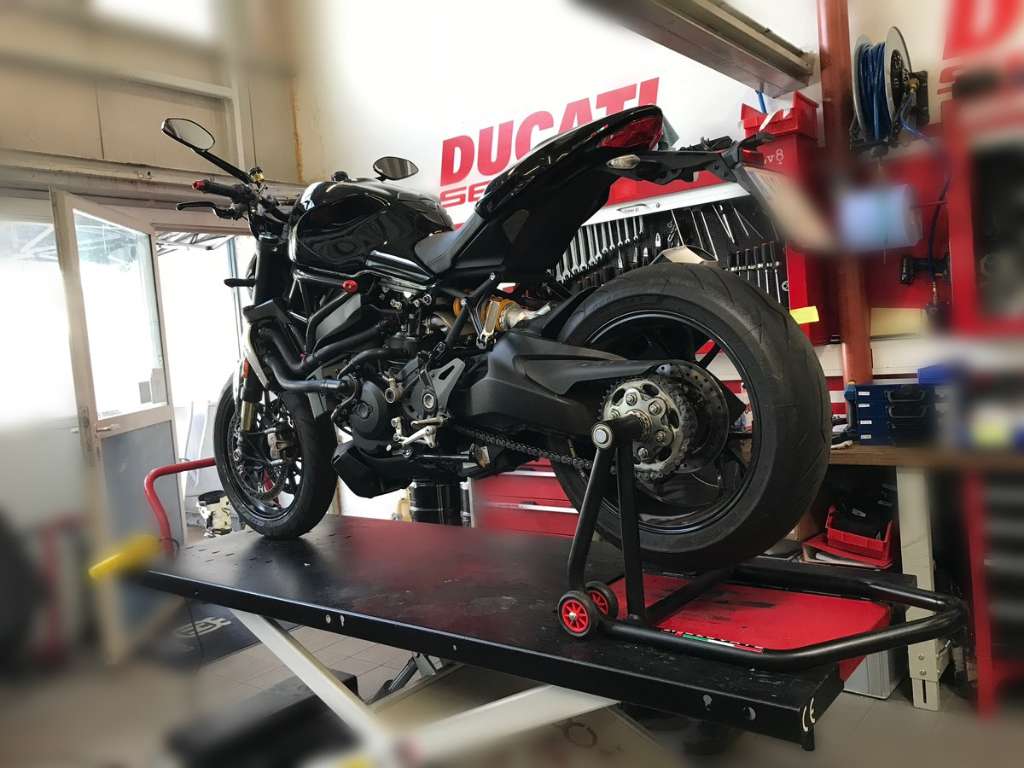 Ducati Monster R Naked Bike Willhaben